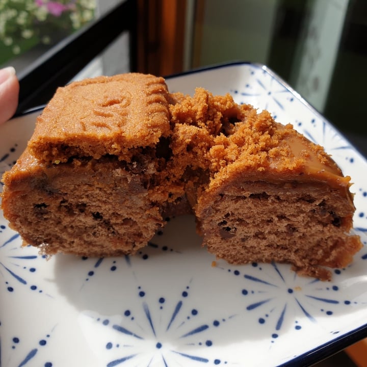 review photo of Royal Donuts München Donut mit Biscoff shared by @veganarchic on 19 Sep 2021 - review