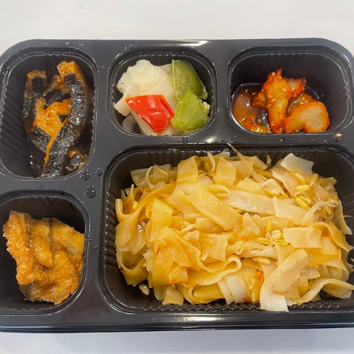 photo of LPH Catering Vegan Bento 10 shared by @greenbovine on  06 May 2021 - review