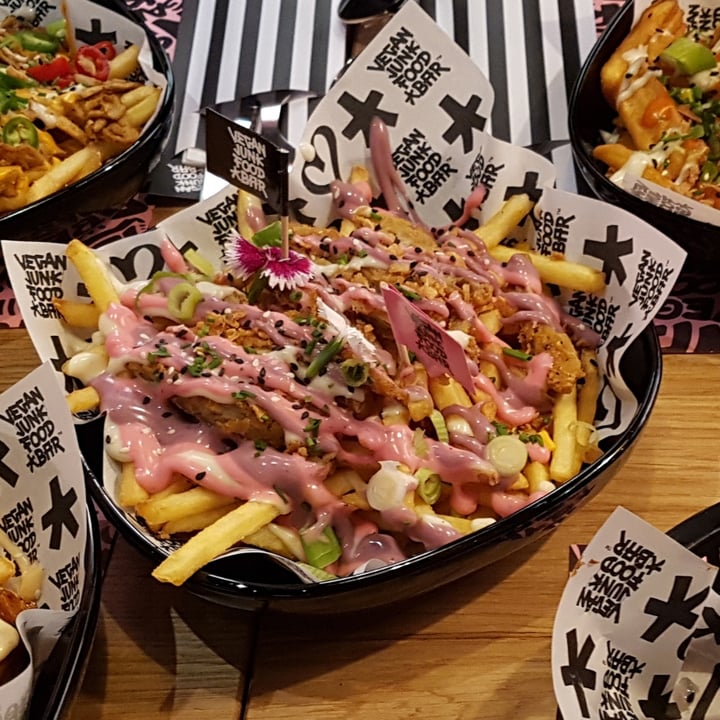 photo of Vegan Junk Food Bar Iconic Rainbow Fries shared by @sofiassr on  07 Apr 2021 - review