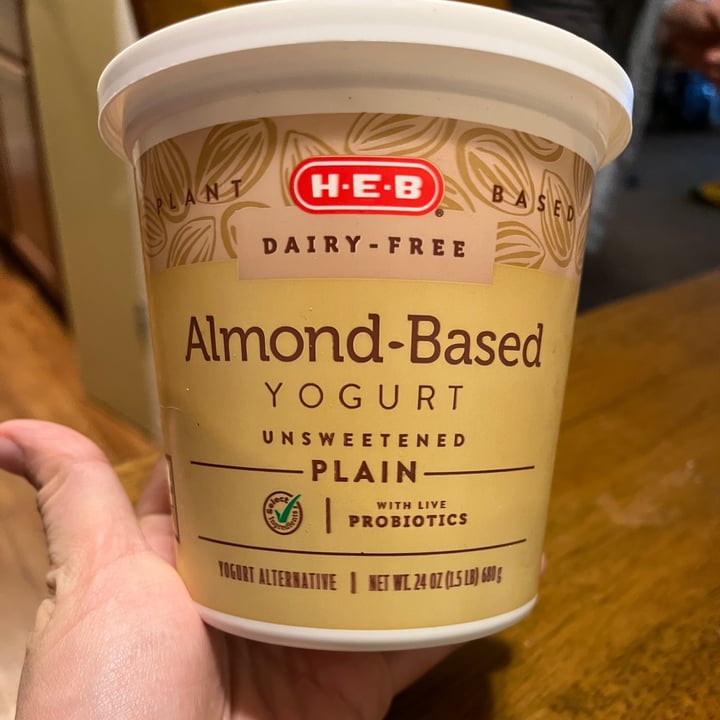 photo of H-E-B Almond Based Yogurt Unsweetened Plain shared by @elenaguijarro on  03 Feb 2022 - review