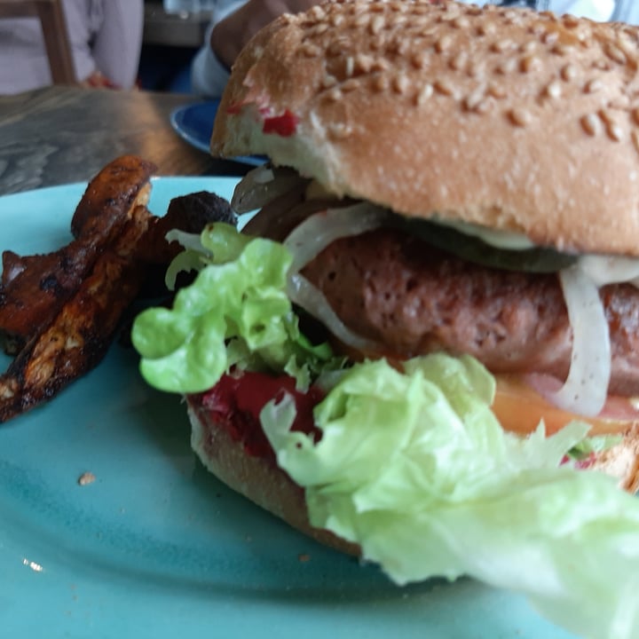 photo of Lexi's Healthy Eatery Beyond Burger shared by @sineadsuter on  04 Oct 2020 - review