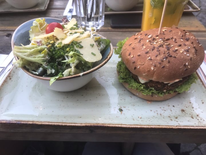 photo of HANS IM GLÜCK - Burgergrill | München ISARPOST Käsebor shared by @lea on  23 Oct 2018 - review