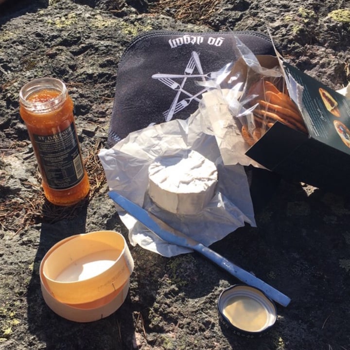 review photo of Go Vegan Uruguay Camembert shared by @kajamai on 07 Dec 2020 - review