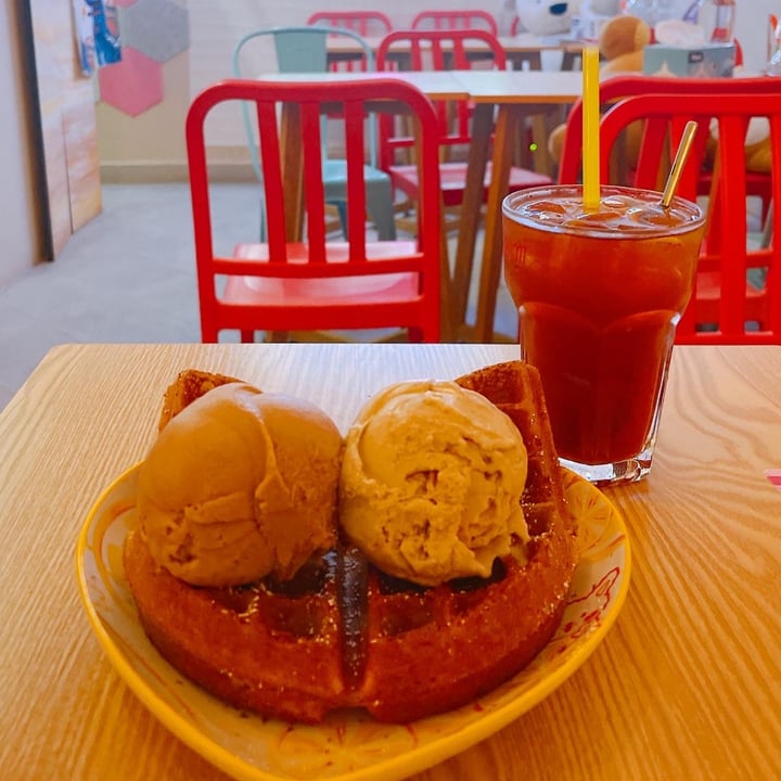 photo of Heartbreak Melts Ice Cream Cafe 50 Shades Of Earl Grey shared by @veggiexplorer on  21 Aug 2022 - review