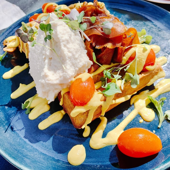 review photo of Lexi's Healthy Eatery Savoury power waffles shared by @daniellevdv on 24 Aug 2021 - review