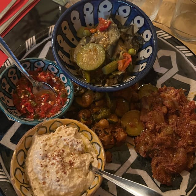 菜肴“piatto misto vegano”的照片