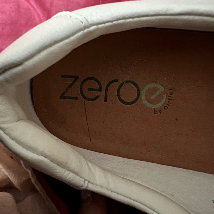 photo of Zeroe Zeroe white sneaker shared by @ronirios on  10 Nov 2022 - review