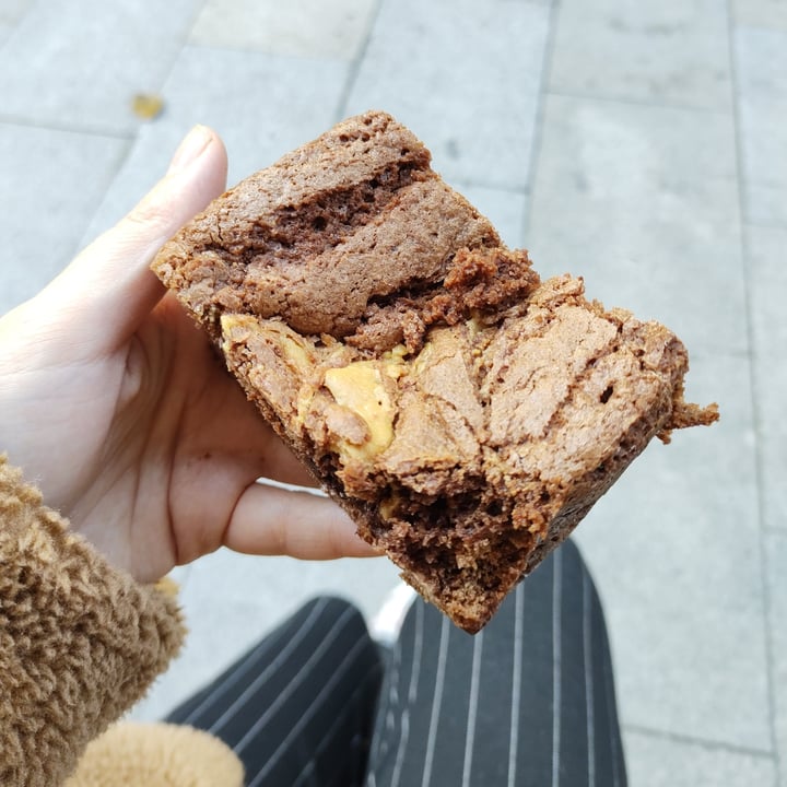 photo of The Hippie Bakery Brownie con cacahuete shared by @boymcfancy on  02 Dec 2021 - review