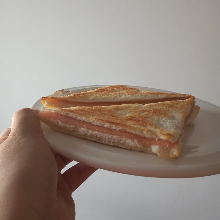 review photo of Leti's cakes Sanguches de Miga shared by @danajbe on 02 Jan 2022 - review