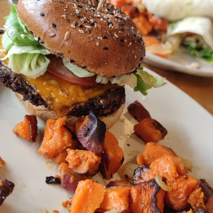 review photo of True Food Kitchen Double Cheese Burger shared by @iserranosev on 15 May 2022 - review