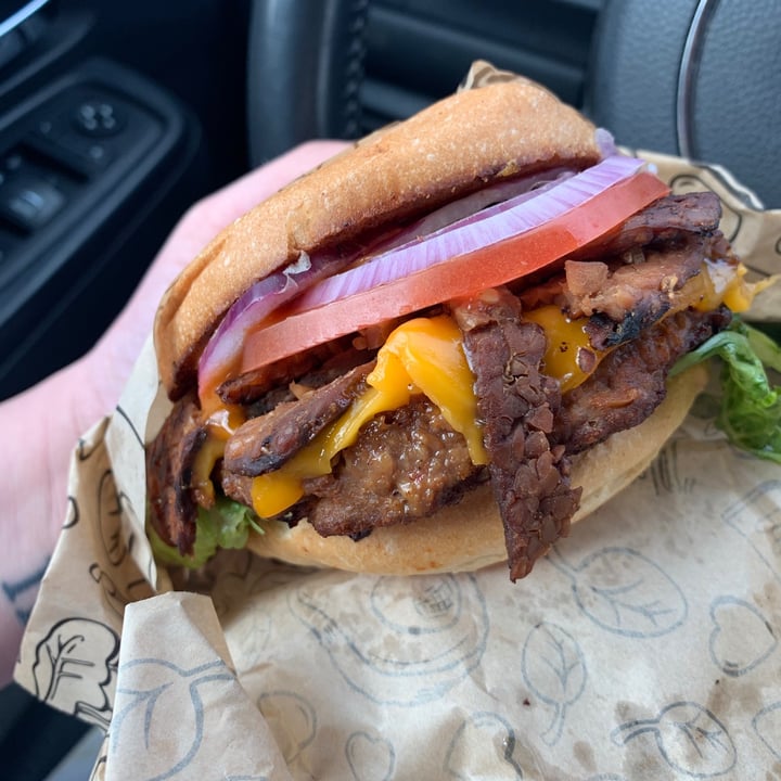 photo of Bareburger Beyond Burger With Tempeh And Vegan Cheese shared by @alyssasullivan on  03 Jun 2020 - review