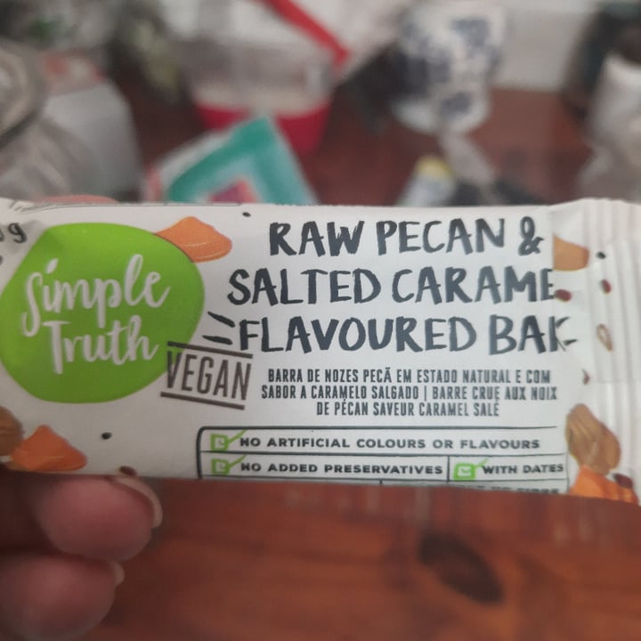 photo of Simple Truth Raw Pecan & Salted Caramel Flavoured Bar shared by @becomingchanelle on  08 Sep 2021 - review
