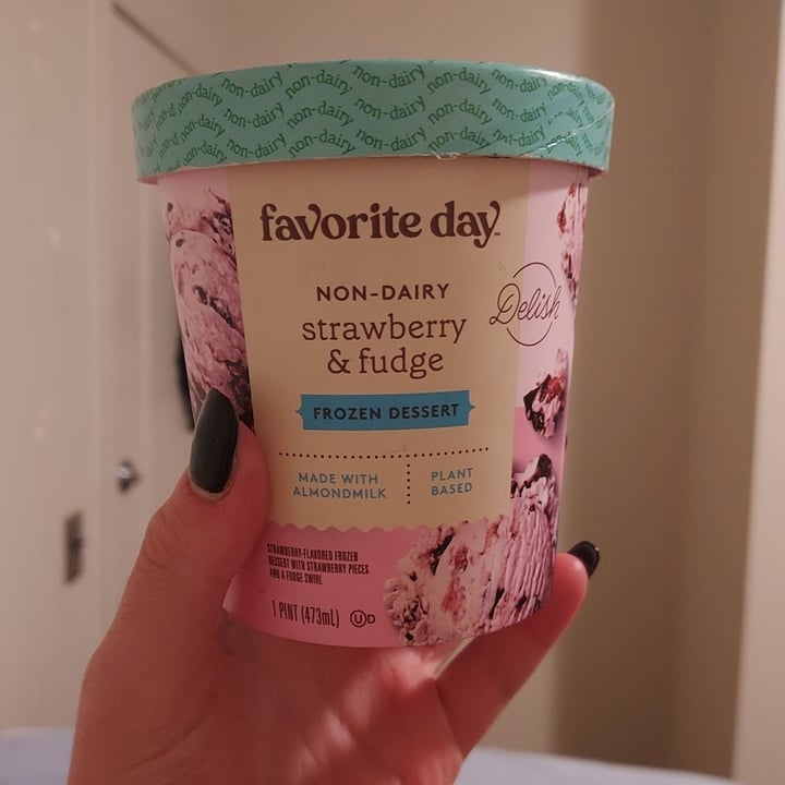 photo of Favorite day Strawberry & Fudge shared by @jamiemcgill on  08 Dec 2021 - review