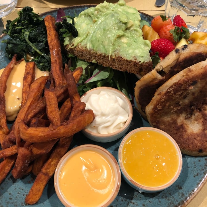 photo of Shake Café Vegan Brunch shared by @cbasso on  04 Oct 2022 - review