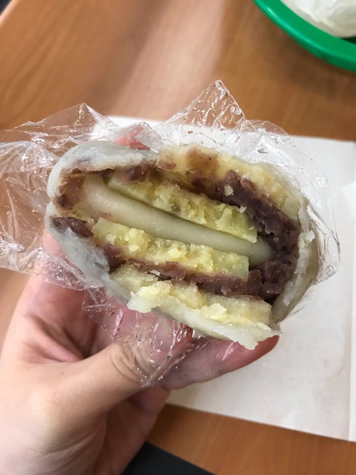 photo of Don Don Donki 100AM Sweet potato red bean dango shared by @peasfulpea on  02 Jan 2019 - review