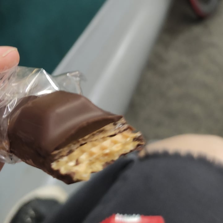 photo of LoveRaw Cre&m Wafer Bar Milk Choc shared by @jessbunn on  25 Nov 2022 - review