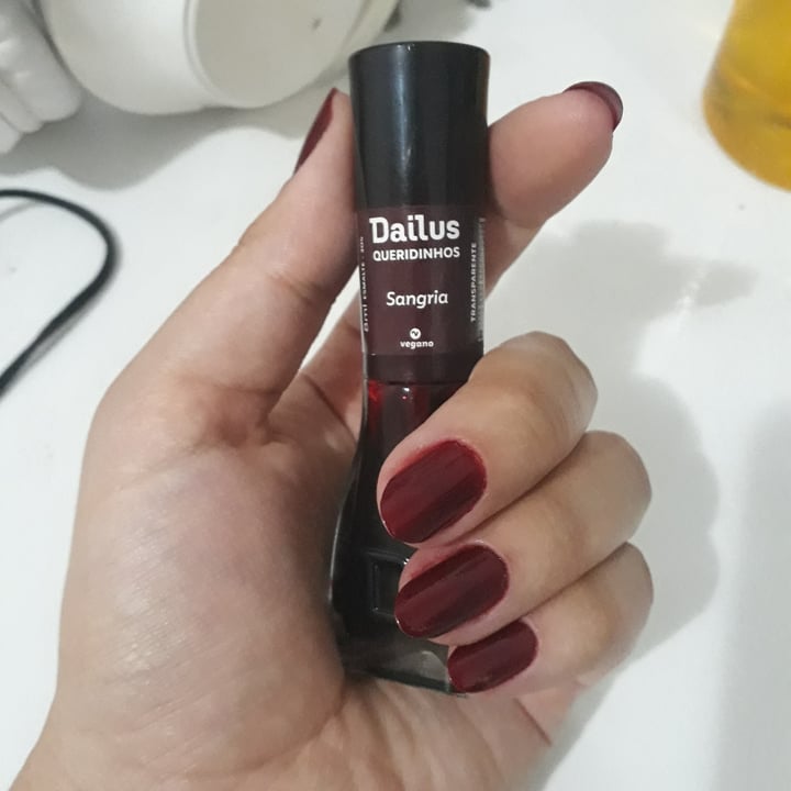 photo of Dailus Esmalte Queridinhos Sangria (Nail Polish Dark Red) shared by @mabelzinha on  17 May 2021 - review