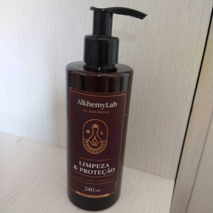 photo of AlkhemyLab By JOEL ALEIXO Redução shared by @infanti on  23 Apr 2022 - review