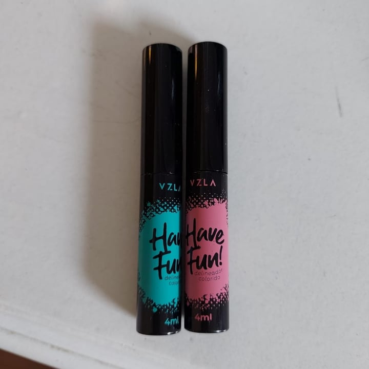 photo of Vizzela Cosméticos Delineador colorido shared by @isabelabellemo on  09 May 2022 - review