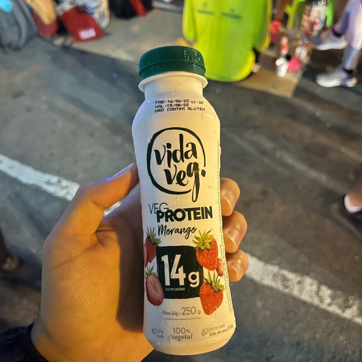 review photo of Vida Veg Iogurte proteico sabor morango shared by @humantay on 10 Jul 2022 - review