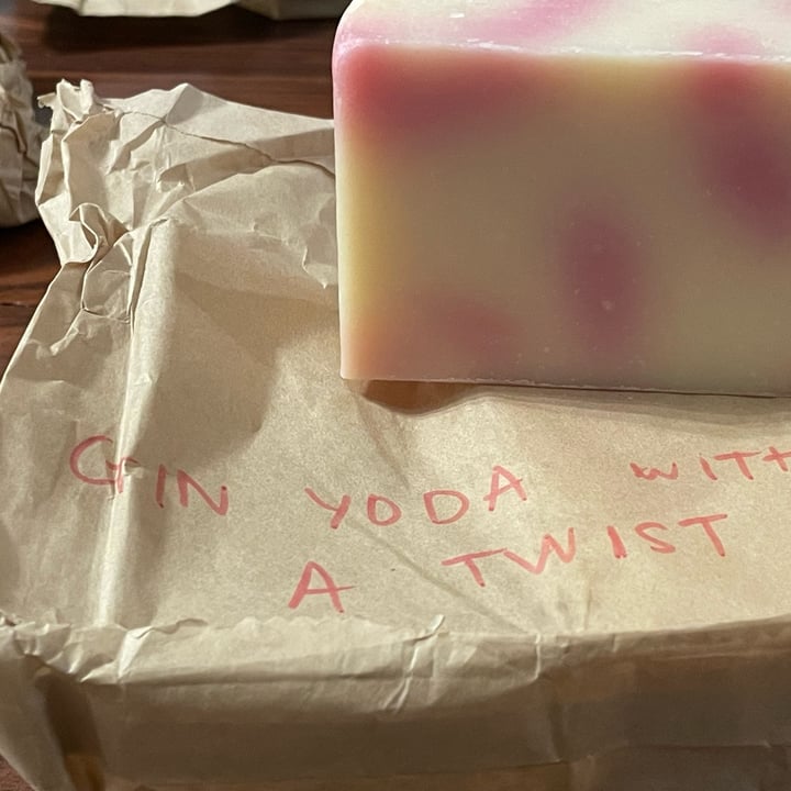 photo of Odd Man Inn Swamp Soap Gin Yoda With A Twist (tea blossom) shared by @chiefwhitepaw on  27 May 2022 - review