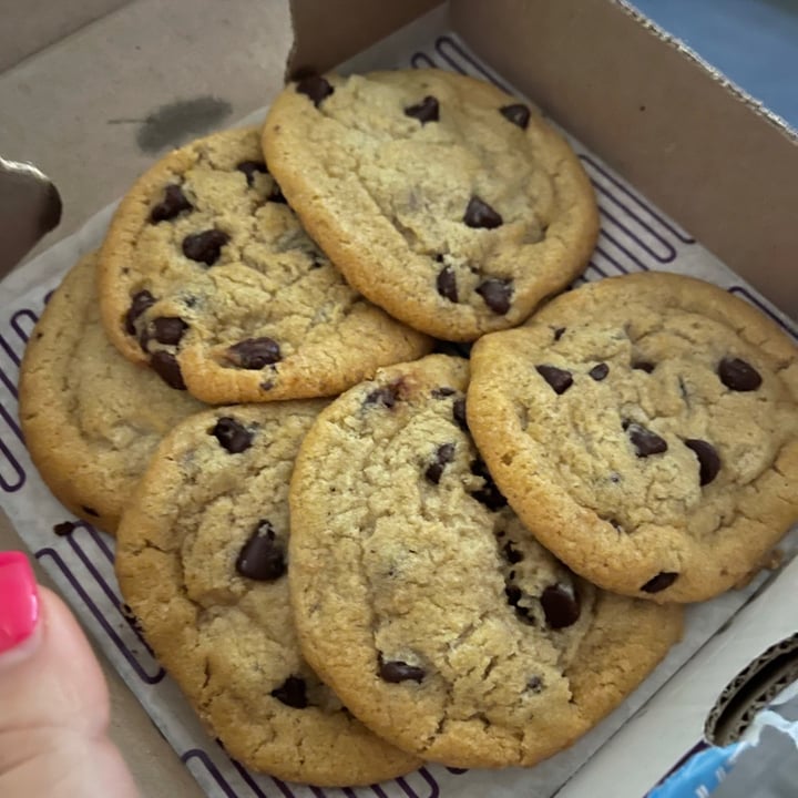 photo of Insomnia Cookies Vegan Gluten-Free Chocolate Chip shared by @jamiewoodrum on  17 Aug 2021 - review