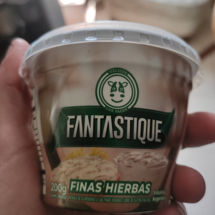 photo of Felices Las Vacas Queso Untable Fantastique Finas Hierbas shared by @sebasdpereira on  31 Aug 2022 - review