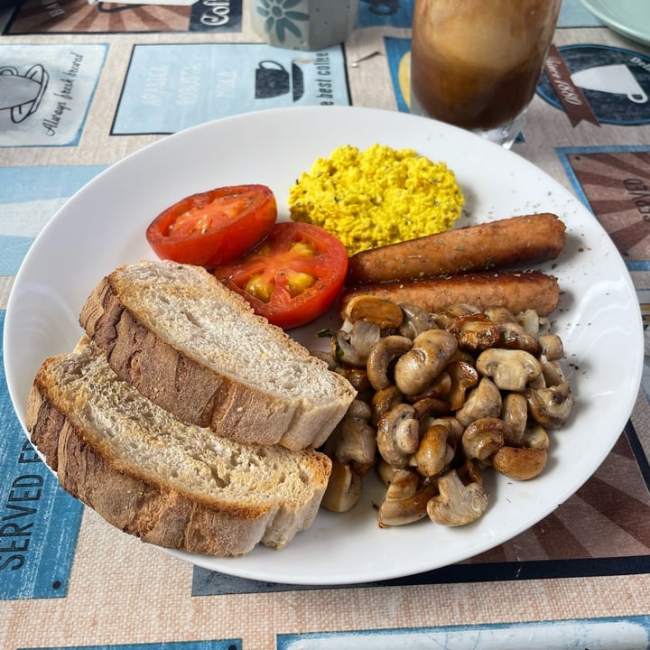 photo of Pure Café Full vegan breakfast shared by @lassetiereleben on  19 Mar 2022 - review