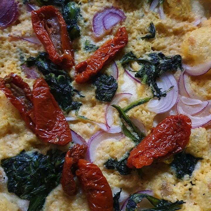photo of ArVolo Ristorante Pizzeria Pizza con crema di cannellini, cicoria ripassata, cipolla di Tropea e pomodori secchi shared by @annaflavia on  22 Jul 2022 - review