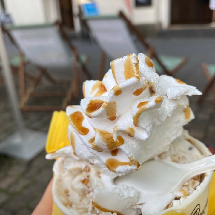 review photo of Rollacosta Ice Rolls “Haselnuss Krokant Sesam” shared by @nsp on 20 Jun 2021 - review