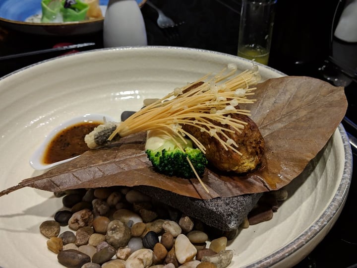 photo of Joie Grill Summer Mushroom Steak on “Pu-Ye” Hot Stone shared by @interesthing on  31 Jan 2019 - review