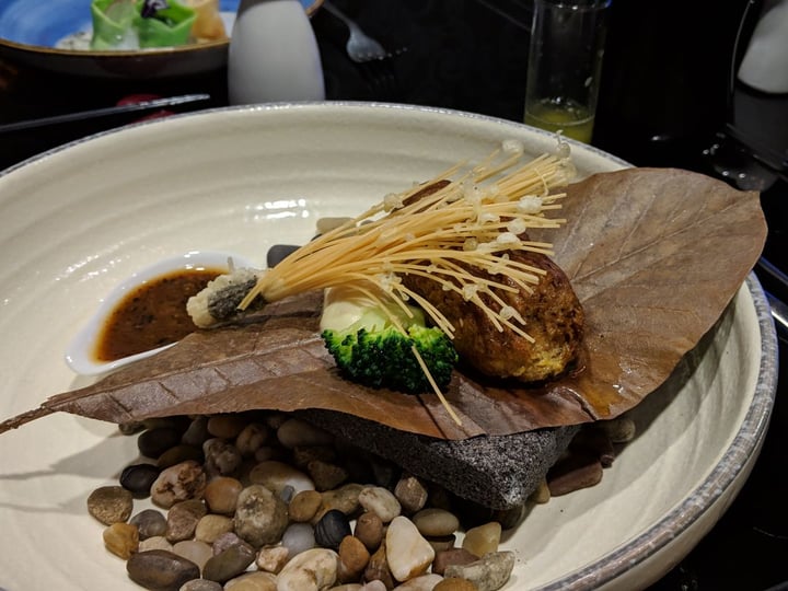 review photo of Joie Grill Summer Mushroom Steak on “Pu-Ye” Hot Stone shared by @interesthing on 31 Jan 2019 - review