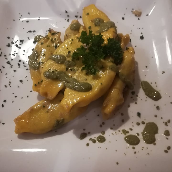 photo of La Mi Mama Tortelli di tofu (della Bruna) con radicchio rosso e salsa di noci shared by @bealux on  27 Nov 2021 - review