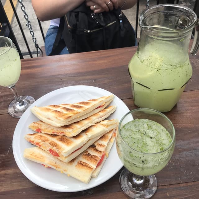 Photo of the dish “Tostado De Tomate Y queso”