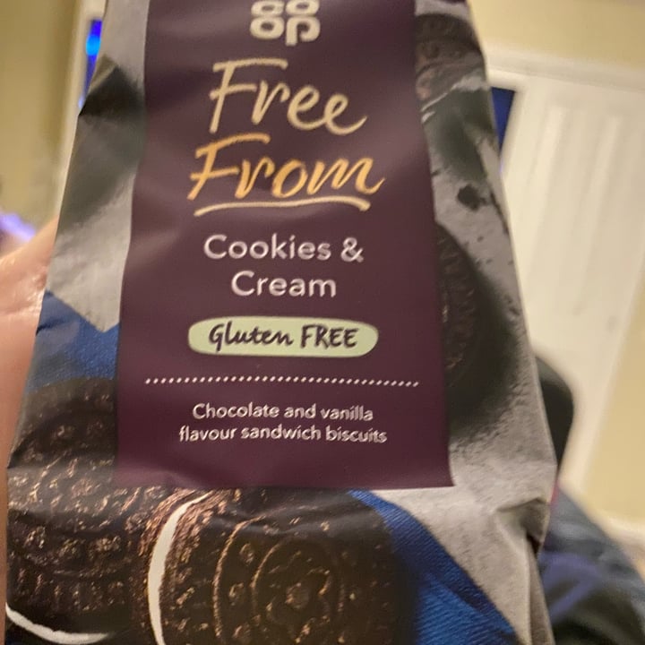 photo of Coop Cookies and cream biscuits shared by @zitchy on  29 Oct 2021 - review