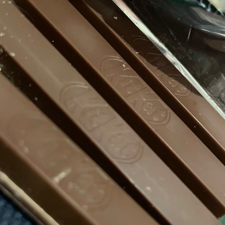 photo of Nestlé Kitkat Vegan shared by @lavievegetale on  20 Jun 2021 - review