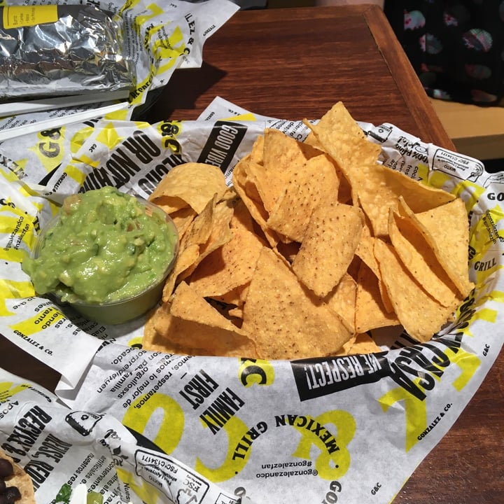 photo of Gonzalez & Co Nachos con guacamole shared by @animafragile85 on  30 Sep 2022 - review