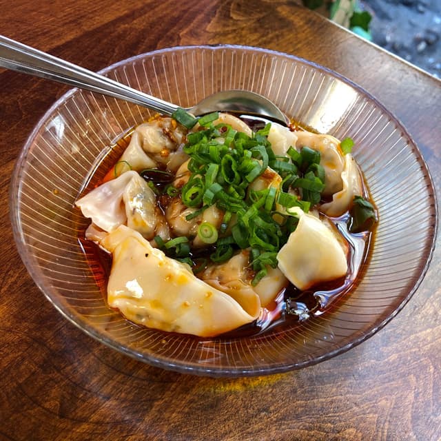 菜肴“Wontons in Chili Oil”的照片