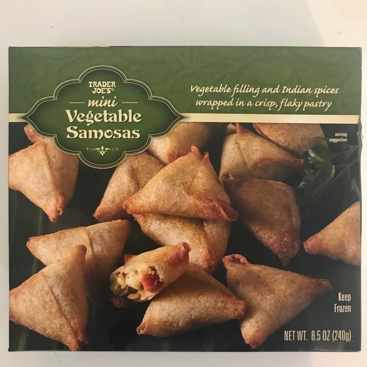 photo of Trader Joe's Mini vegetable samosas shared by @appleappleamanda on  16 Oct 2020 - review