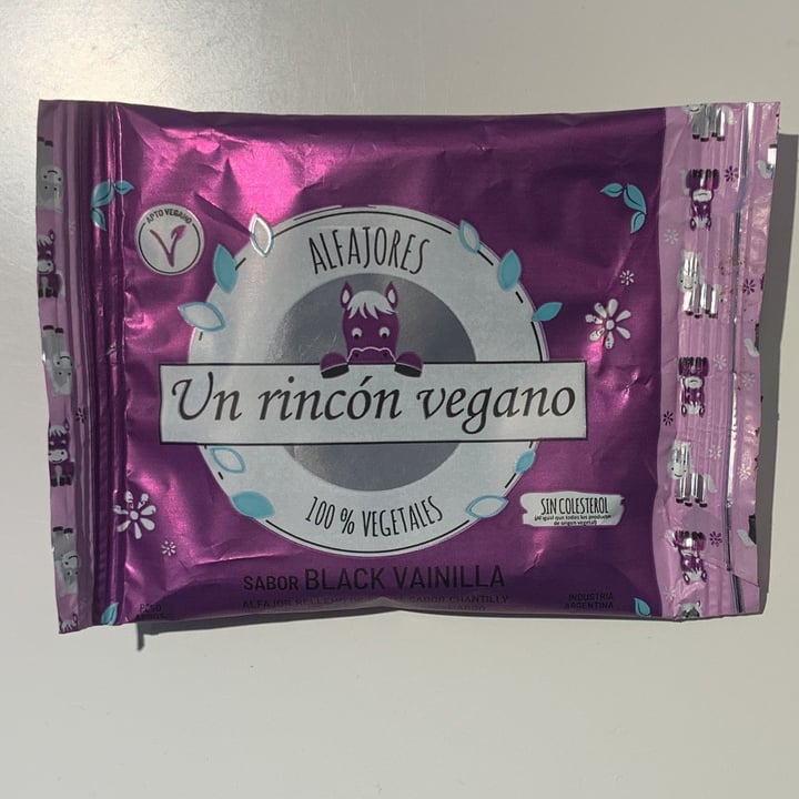 photo of Un Rincón Vegano Alfajor Black Vainilla shared by @sele0312 on  25 Jul 2021 - review