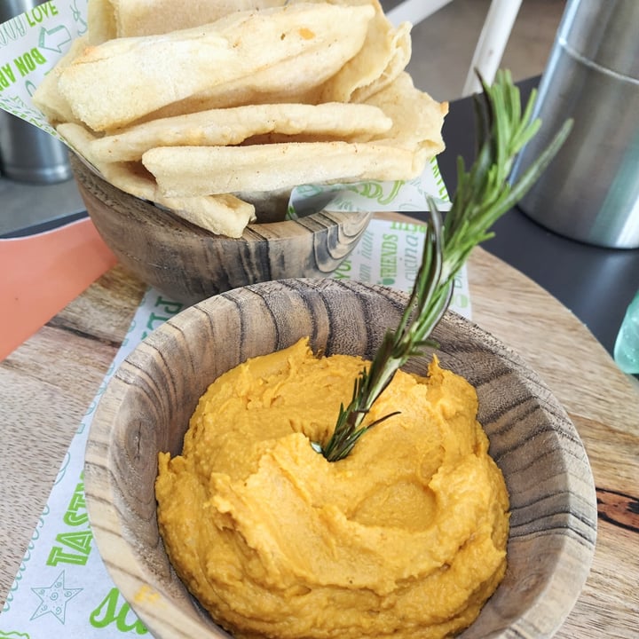 photo of BocaBeach Beyond Avocado Burger & Hummus / Flatbread shared by @dawnsplantkitchen on  13 Apr 2022 - review