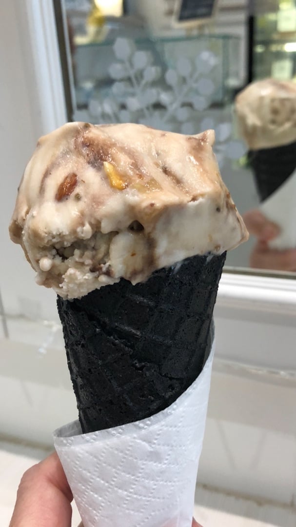 photo of Kind Kones Almond Brittle Fudge Ice cream shared by @brigittestaps on  15 Dec 2019 - review