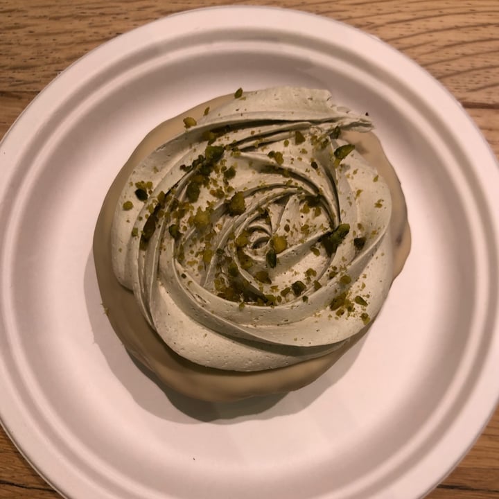 photo of Chök The Chocolate Kitchen kronut pistachio shared by @rumakaur on  20 Aug 2022 - review