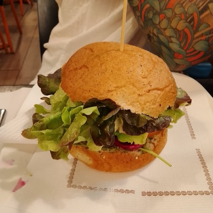 photo of Veggie Garden Burger vegana shared by @natasarckr on  06 Aug 2022 - review