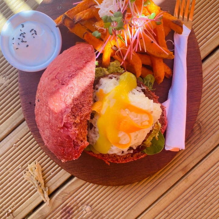 photo of The Conscious Kitchen Beyond meat burger served with sweet potato chips shared by @lindelwa77 on  02 Jan 2021 - review