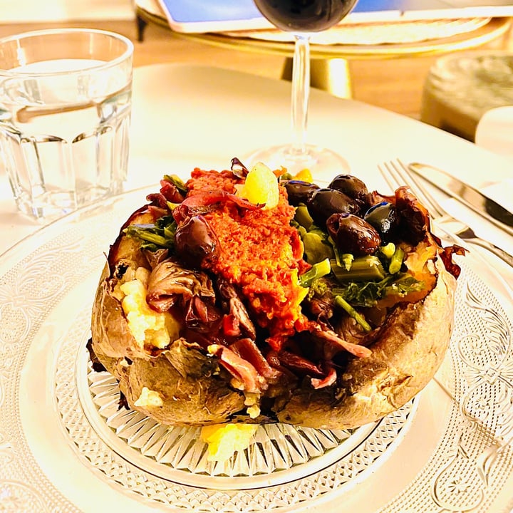 review photo of Poormanger 2 Patata con verdure di stagione, crema di pomodori secchi e olive shared by @moredesign on 27 Mar 2022 - review