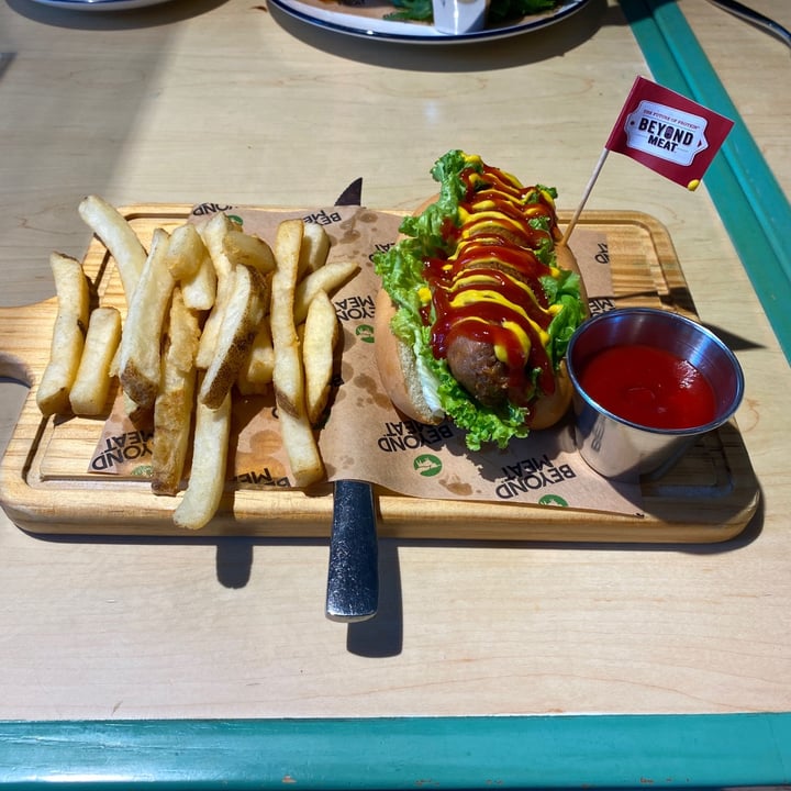 review photo of Kind Kitchen by Green Common Beyond Sausage K-Dog with Fries shared by @mnbvcxz on 01 Nov 2020 - review