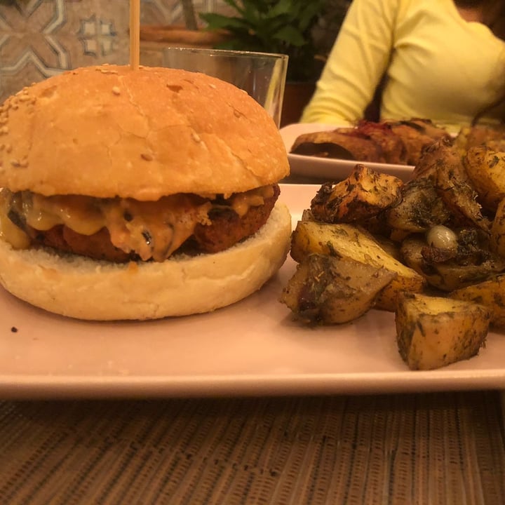photo of aTipico Burger Crispy shared by @irenesorti on  04 Nov 2022 - review