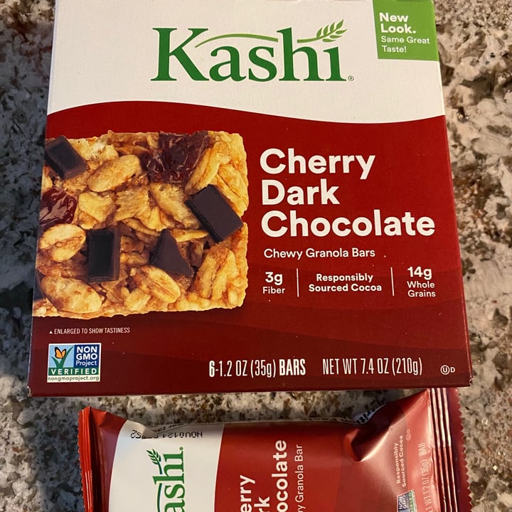 photo of Kashi Cherry Dark Chocolate, Chewy Granola Bar shared by @dallasandsophie on  21 Aug 2021 - review