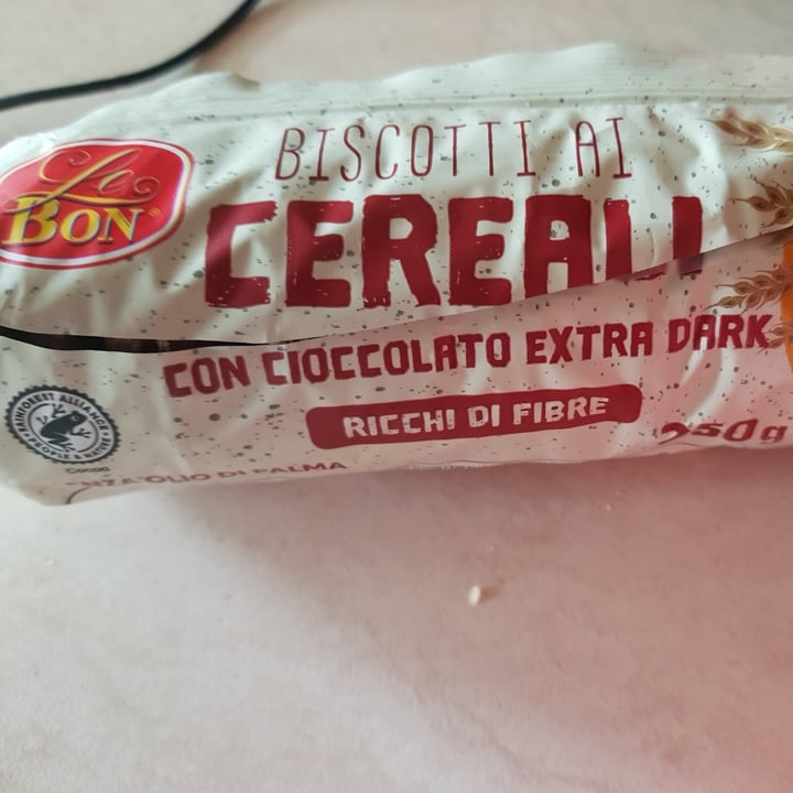 review photo of Le bon Biscotti Ai Cereali Con Cioccolato shared by @tinabefa on 09 May 2022 - review